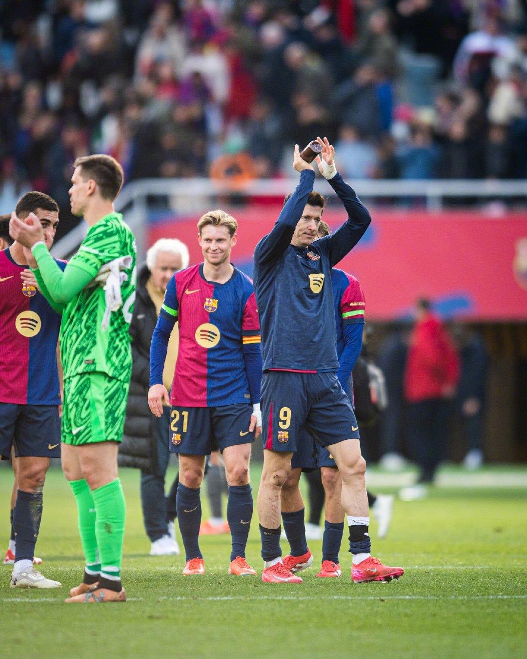 墨西哥鏖战巴西，莱万爆发神勇