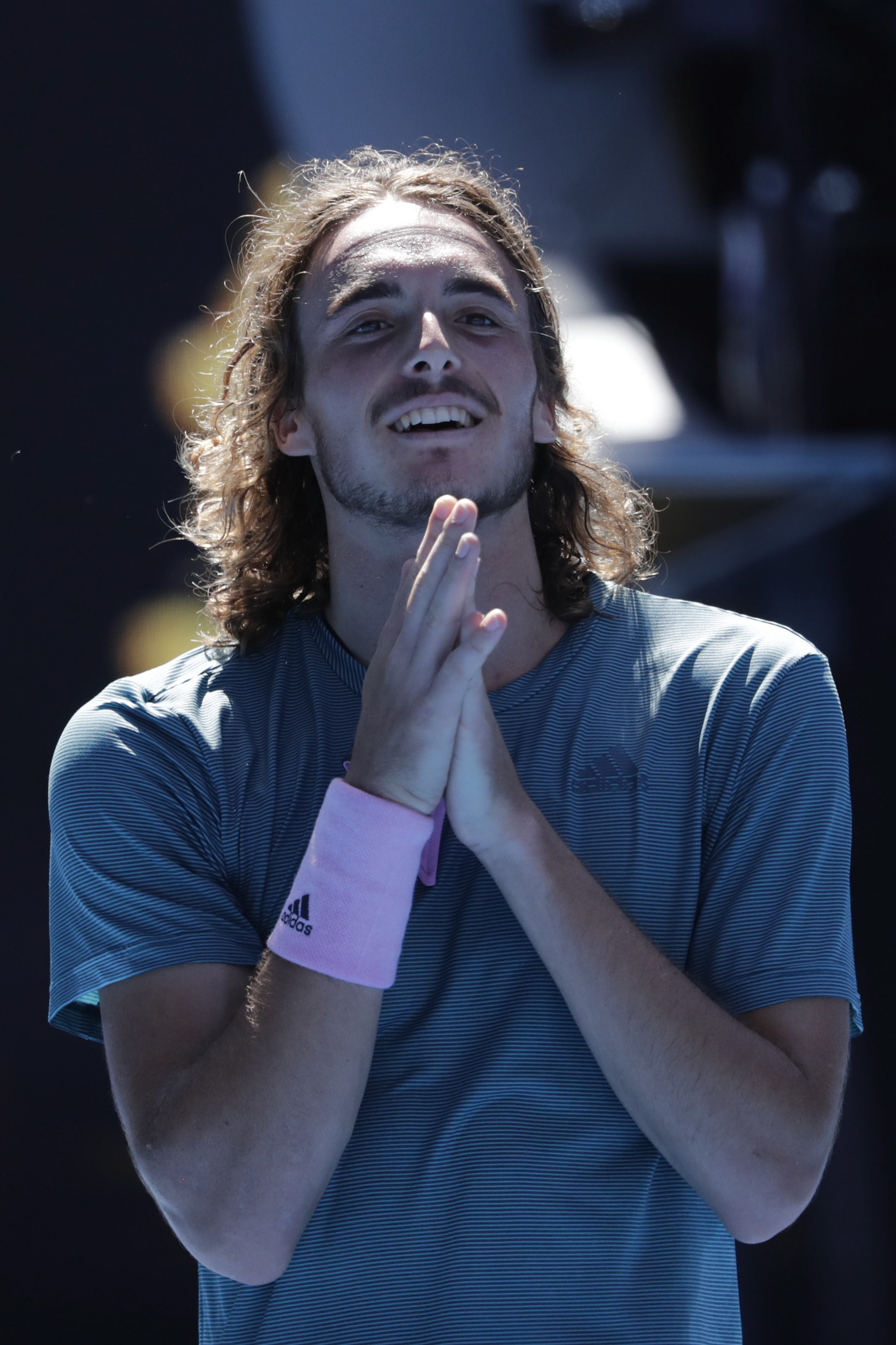 英国网球队血洗澳大利亚网球队，西西帕斯完成帽子戏法的简单介绍