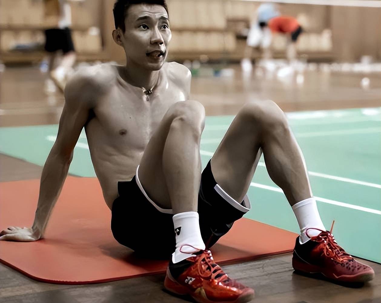 印度羽毛球队完胜马来西亚羽毛球队，李宗伟绝境逆转