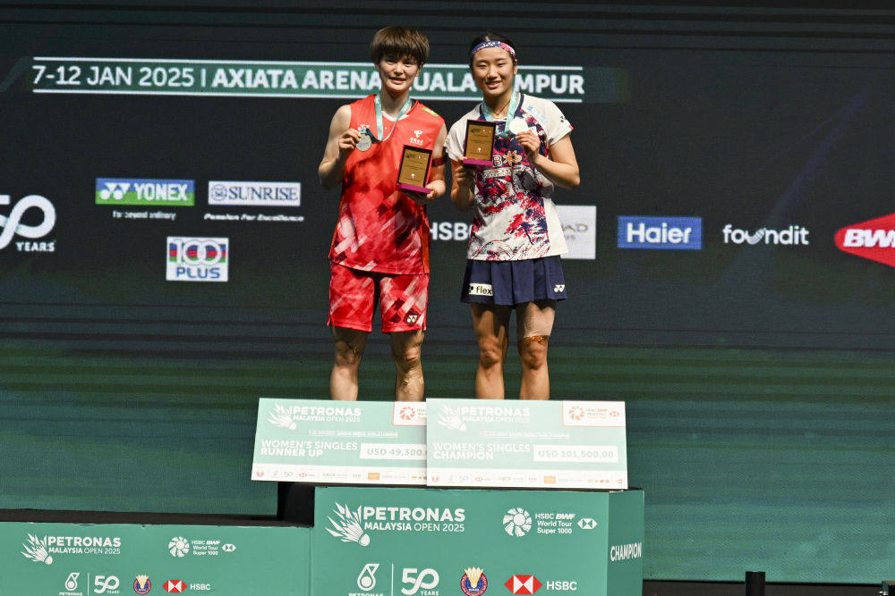 马来西亚羽毛球队鏖战印尼羽毛球队，马琳统治全场