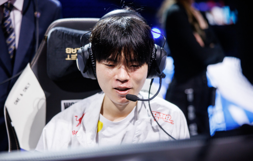 包含DRX2逆转T1，Hylissang送出助攻的词条